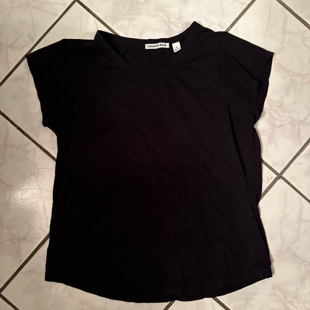 Country road black tee